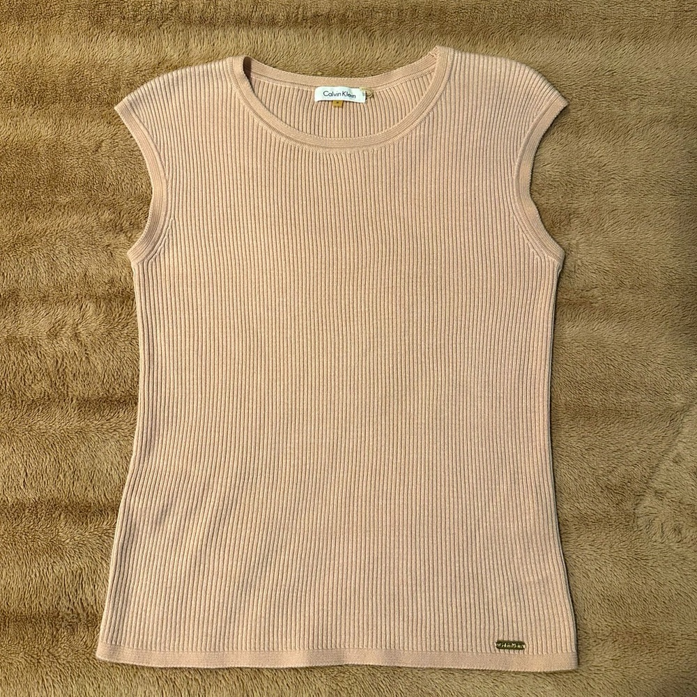 Light blush pink Calvin Klein crop sleeve shirt